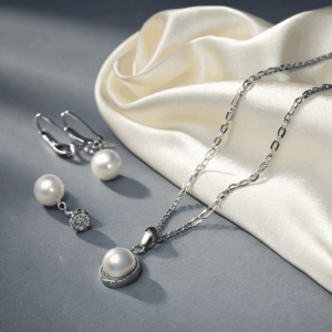 Layered Pearl & Gold Pendant – Everyday Elegance